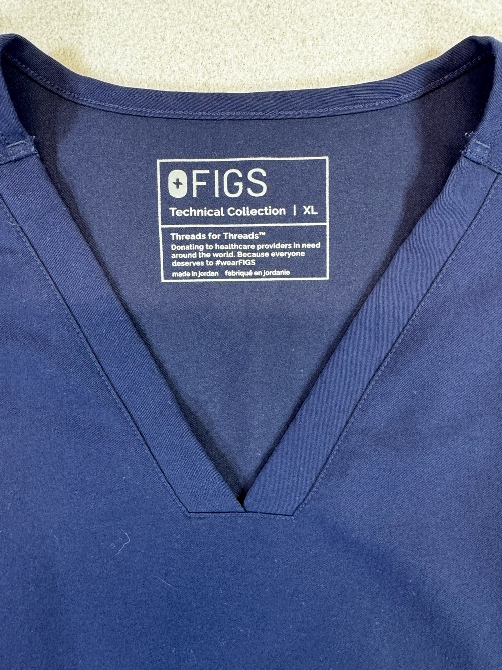 FIGS Women’s Casma XL Navy Scrub Top - Picture 2 of 3